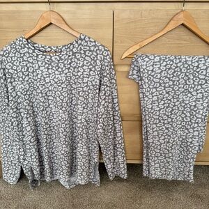 Gray Leopard Print Women’s Pajamas Size XL